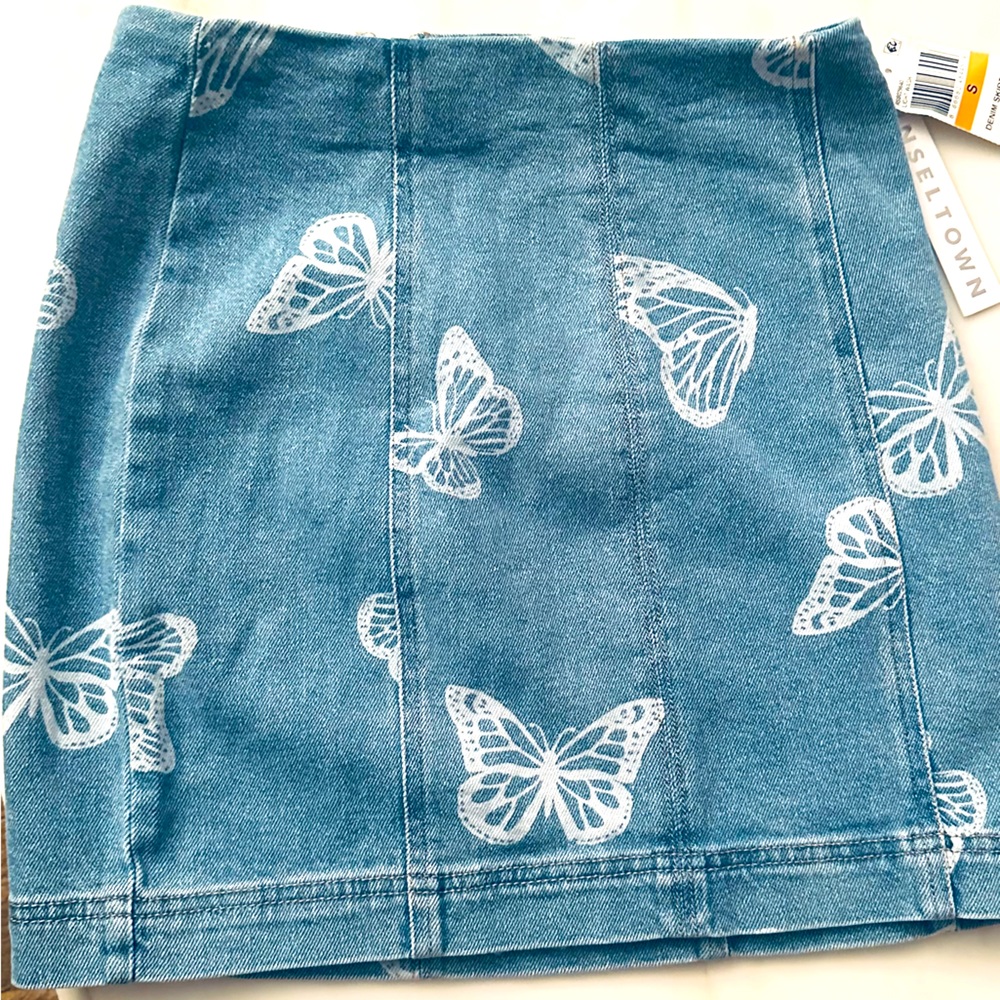 Juniors Tinseltown light wash  Denim Skirt Size -Small